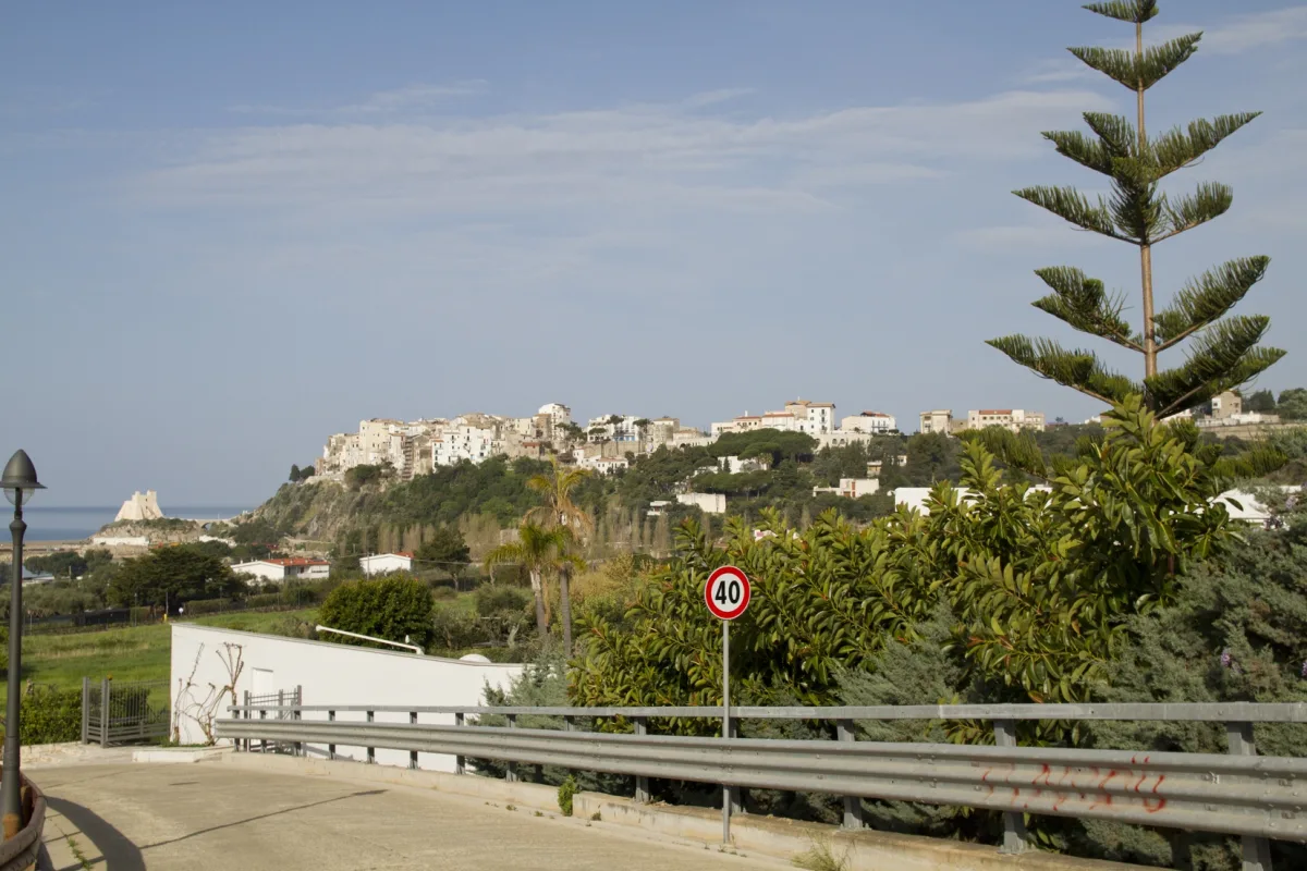 Dove parcheggiare a Sperlonga: guida 2026 a parcheggi gratis e a pagamento