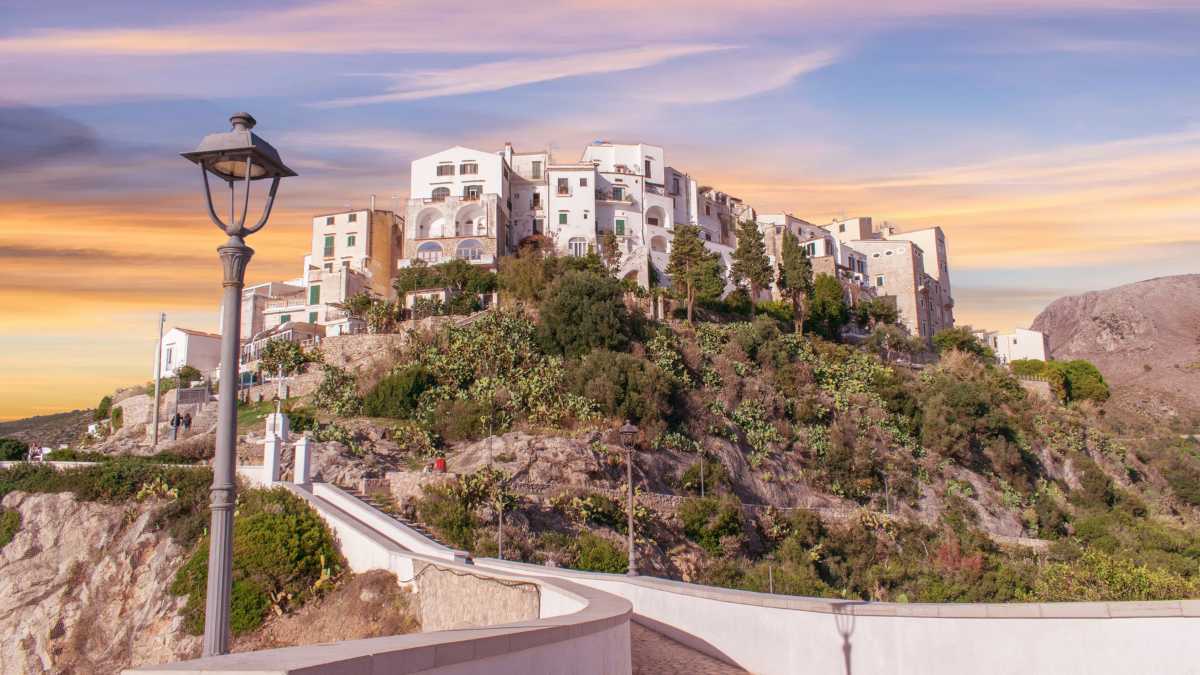 Dove parcheggiare nel centro di Sperlonga: guida aggiornata 2026
