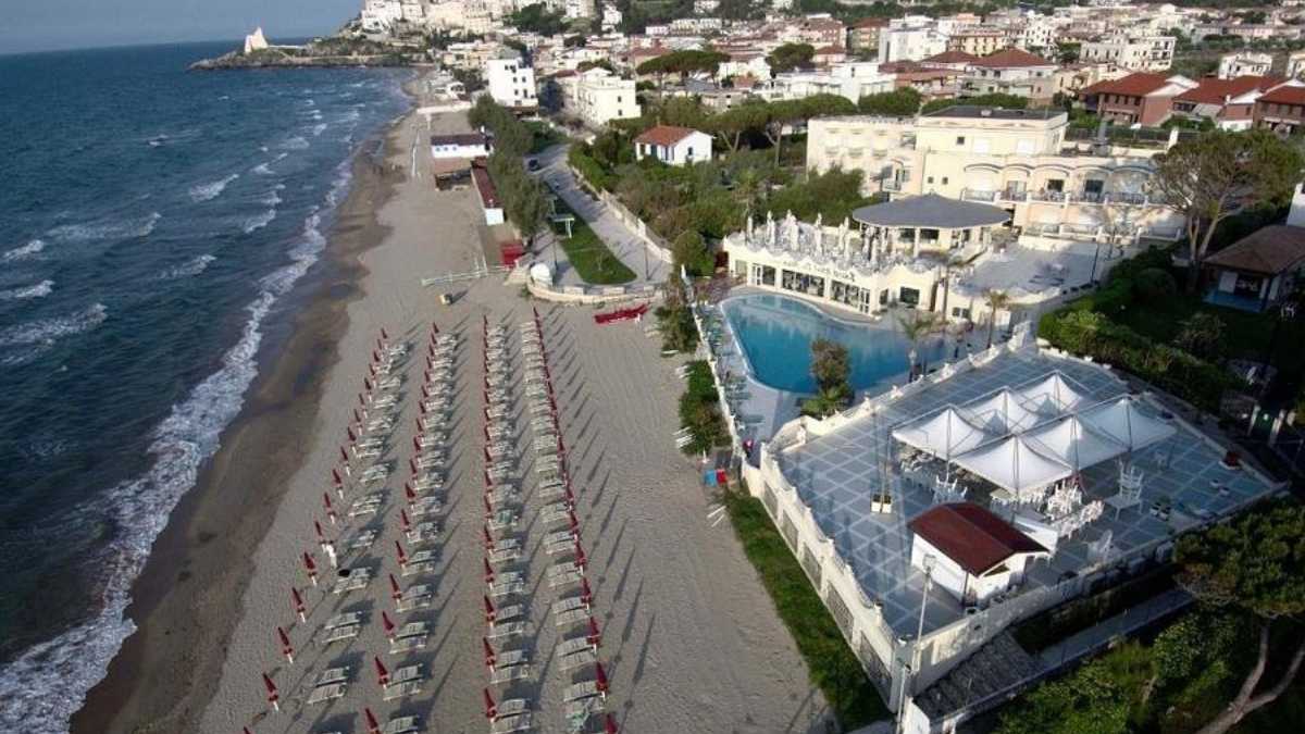 Hotel economici a Sperlonga: dove dormire spendendo meno nel 2026