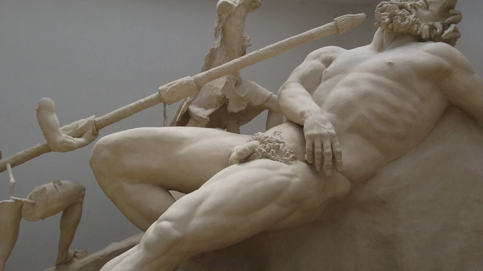 Sperlonga, un’Odissea di marmo nel museo: come riconoscere Polifemo, Scilla e i quattro gruppi di Ulisse
